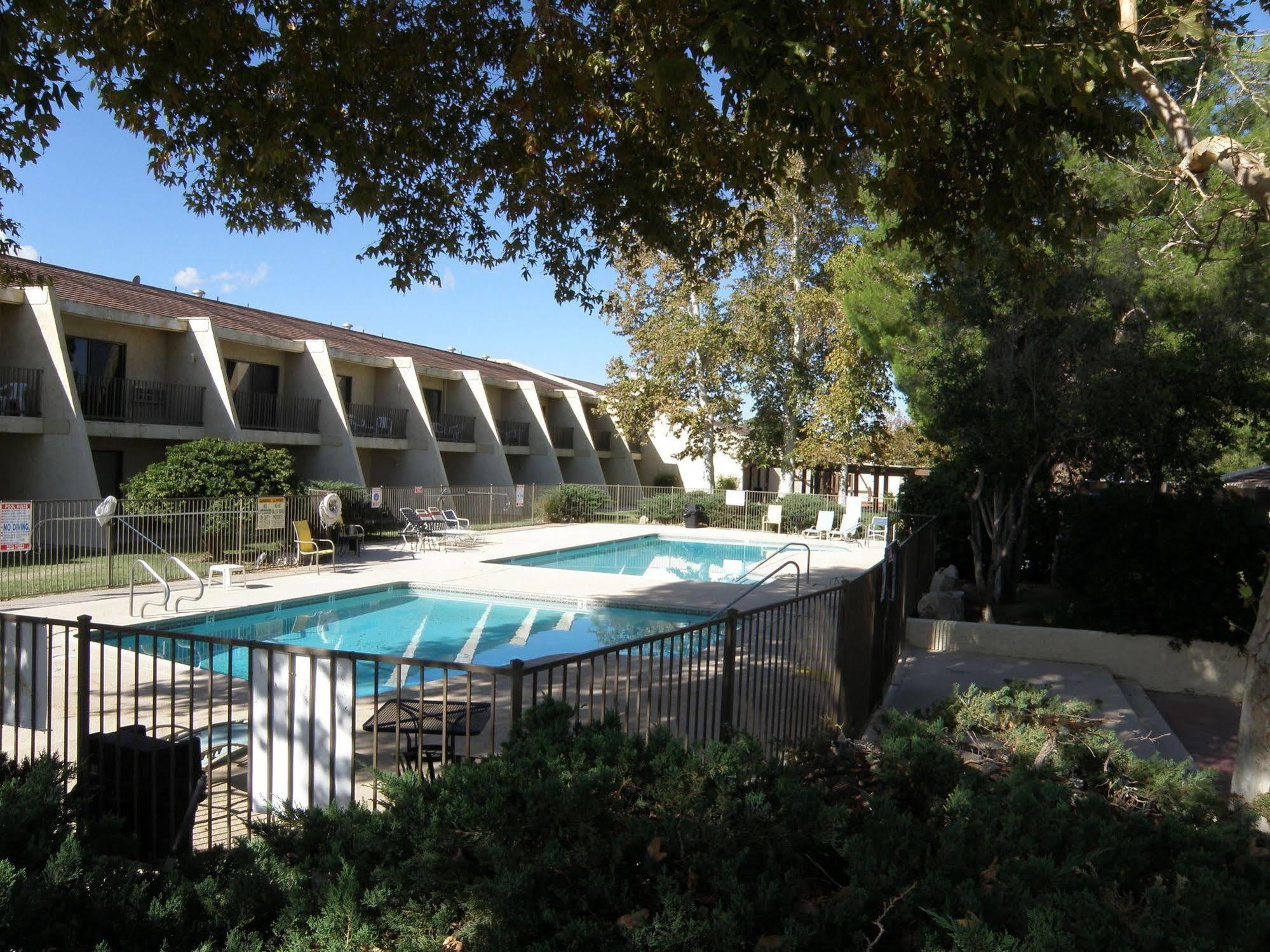 The Inn At Silver Lakes Helendale Εξωτερικό φωτογραφία