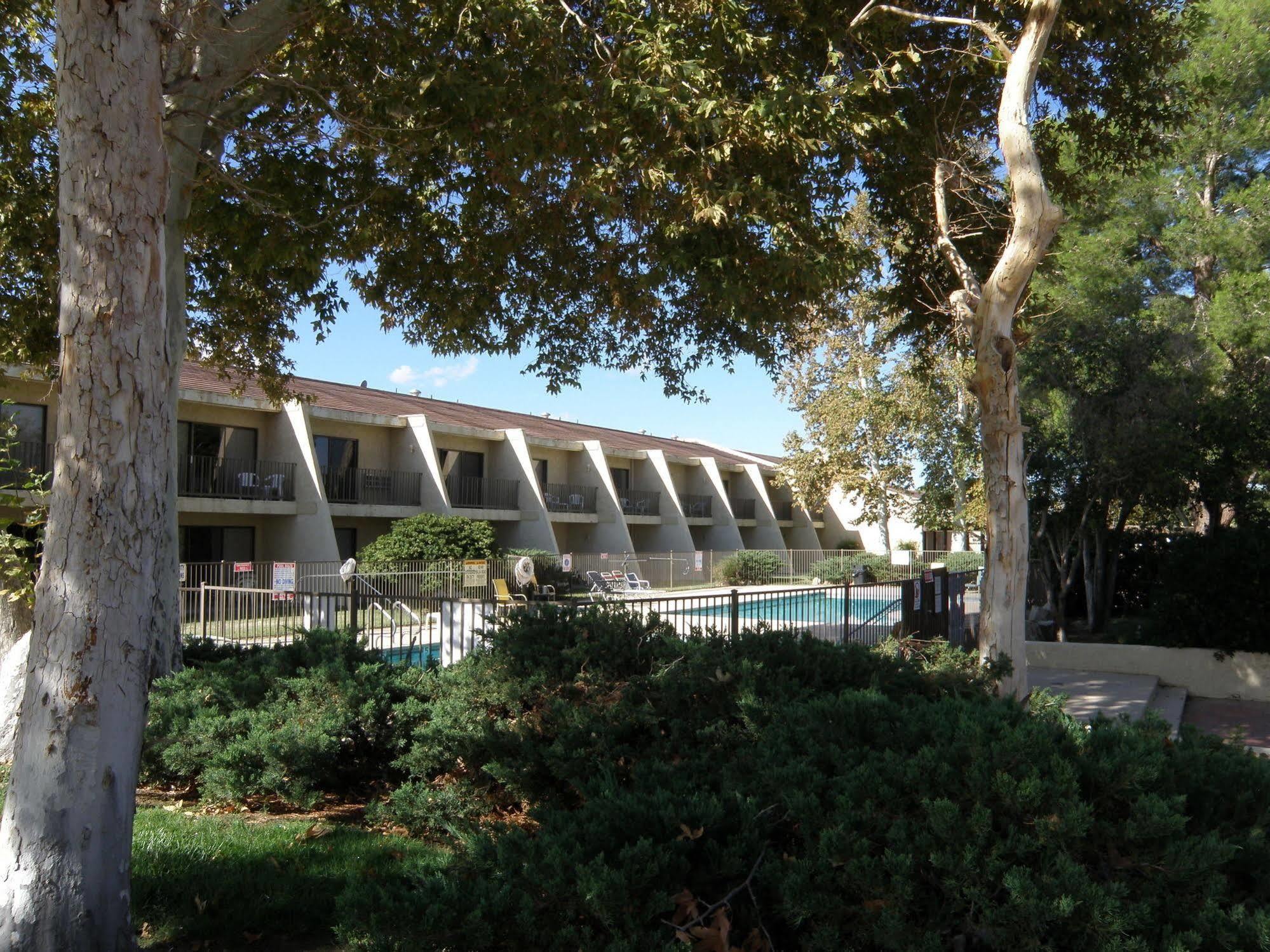 The Inn At Silver Lakes Helendale Εξωτερικό φωτογραφία